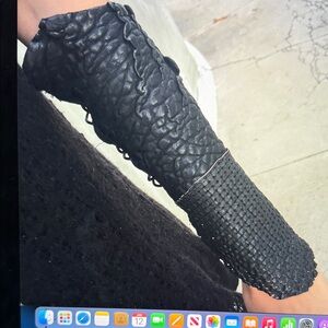 Elegant Black Textured Women's Glove